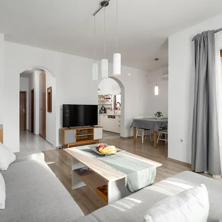 With Parking Space Mugeba, - 24244 Apartment Poreč